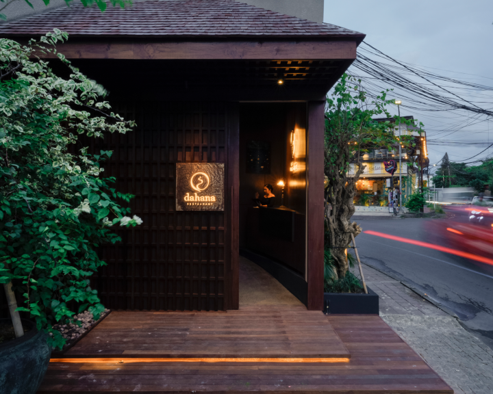 Entrance of Dahana Japanese restaurant Bali in Petitenget at night